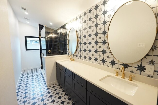 Building Photo - 8006 Tiffany Dr