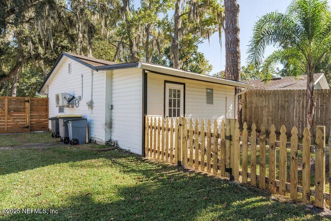 Building Photo - 4072 Spring Park Cir