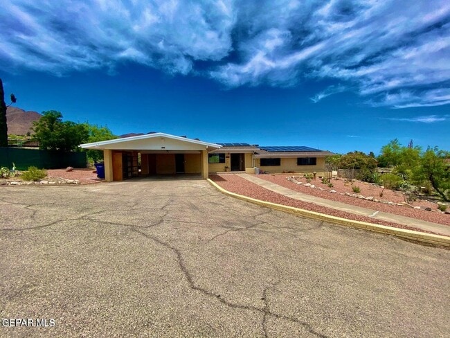 Building Photo - 3213 El Morro Rd