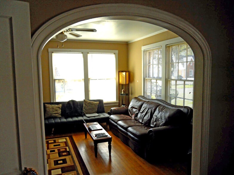 Building Photo - 528 Stephenson St