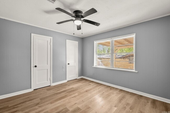 Building Photo - 713 Oakwood