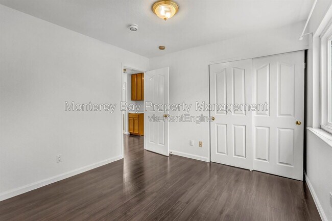Building Photo - 383 Hillcrest Ave