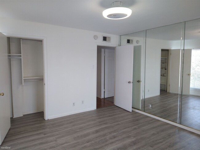 Building Photo - 2 br, 2 bath Condo - 8401 North New Braunf...