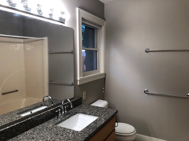 Building Photo - 121 Highland Dr