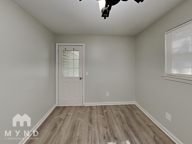 Building Photo - 240 N Hurst Mill Rd