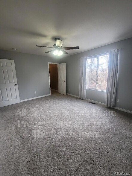 Building Photo - 4365 W Kenyon Ave