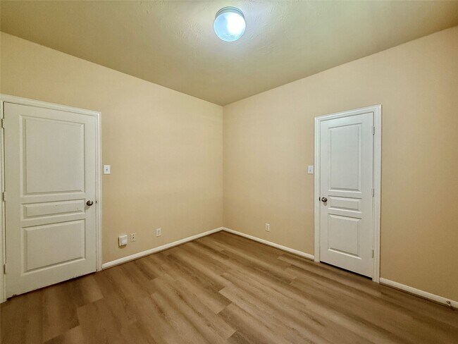 Building Photo - 8206 Malago Point Dr