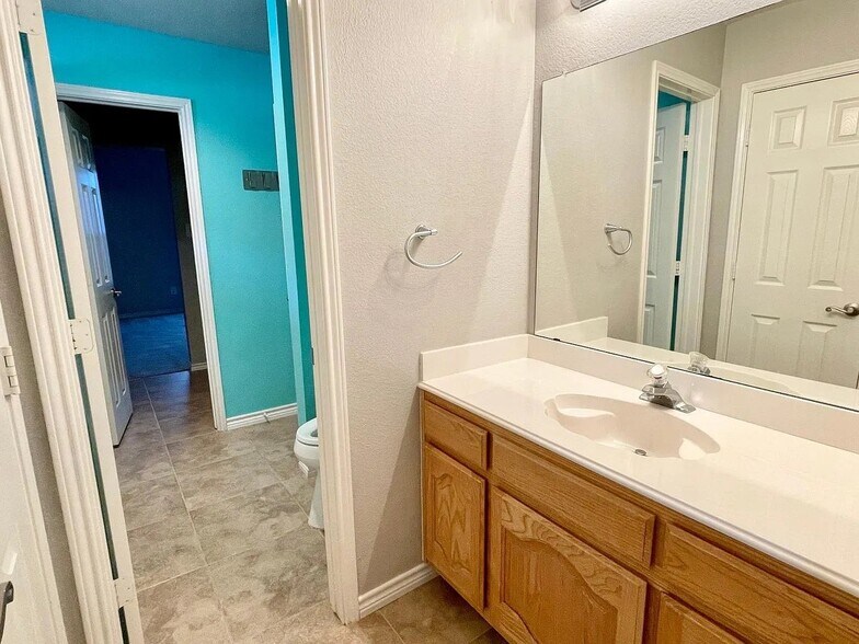 Building Photo - 5330 Golfside Dr