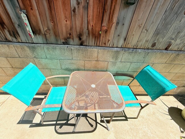 Building Photo - Great Single-Level Cayucos Apartment with One Car Parking Space