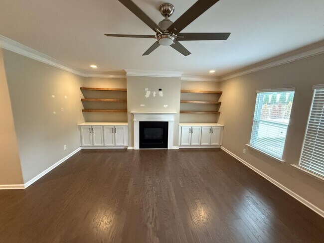 Building Photo - 371 Livingston Dr