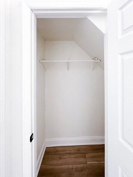 Building Photo - 2747 Armand Pl