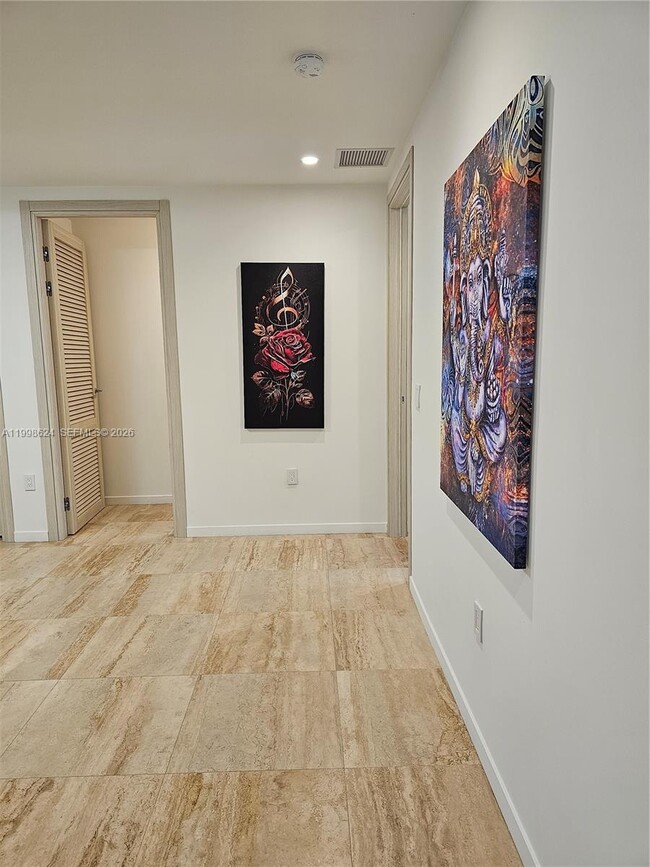 Building Photo - 1000 Brickell Plaza