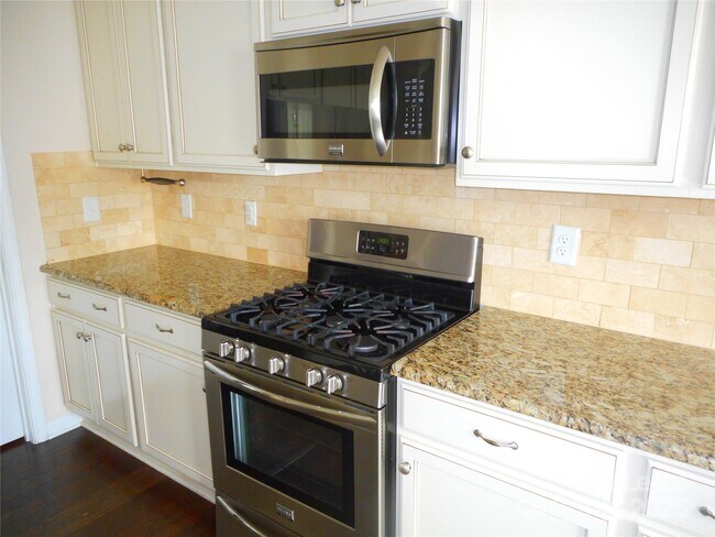 Building Photo - 3038 Oakmere Rd
