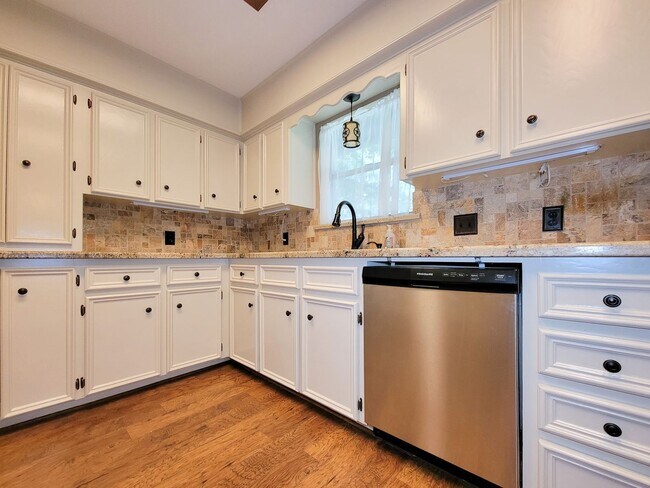 Building Photo - 10282 Valley Dr S
