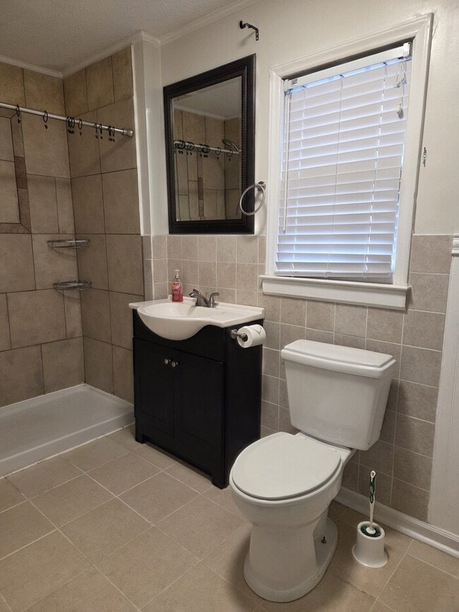 Building Photo - 408 Clifton St