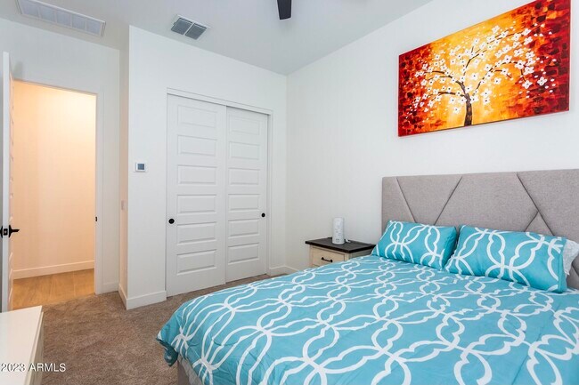 Building Photo - 8543 W Palo Verde Dr