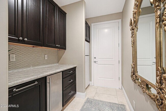 Building Photo - Beautiful custom home with backyard Oasis!