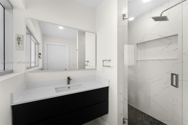 Building Photo - 900 Biscayne Blvd