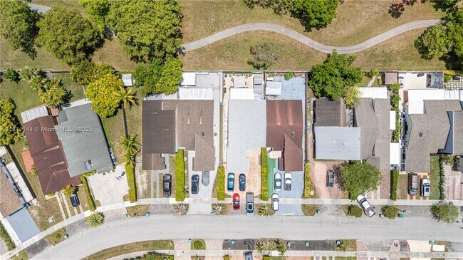 Building Photo - 6931 SW 154th Ct