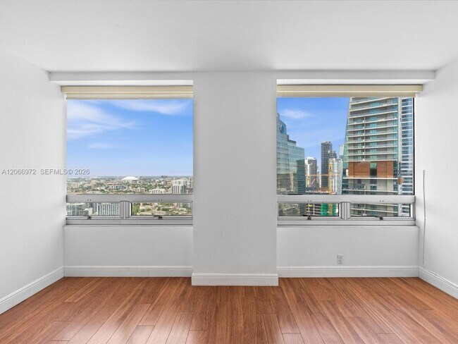 Building Photo - 1541 Brickell Ave