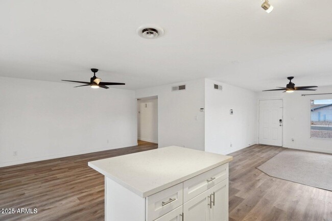 Building Photo - 3701 W Evans Dr