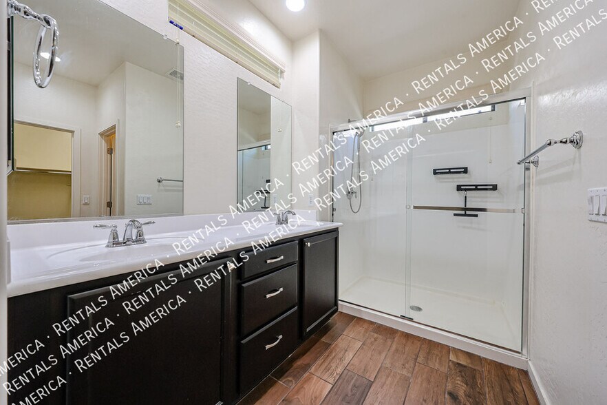 Building Photo - 10428 E Nopal Ave