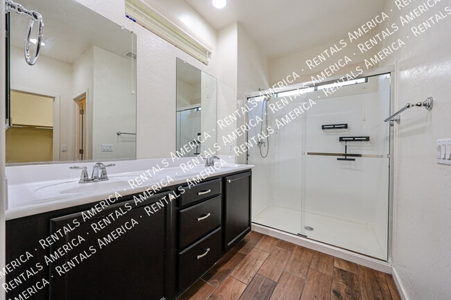 Building Photo - 10428 E Nopal Ave