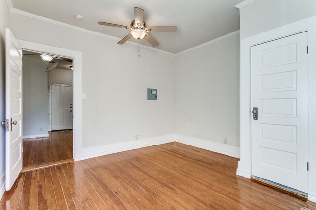 Building Photo - 130 E Craig Pl