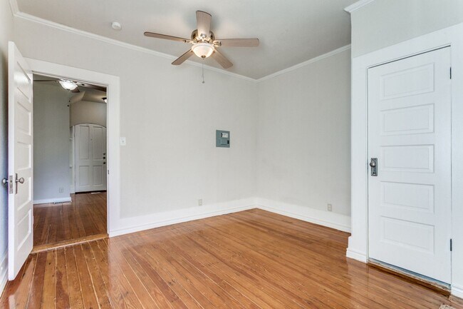 Building Photo - CHARMING VICTORIAN APARTMENT