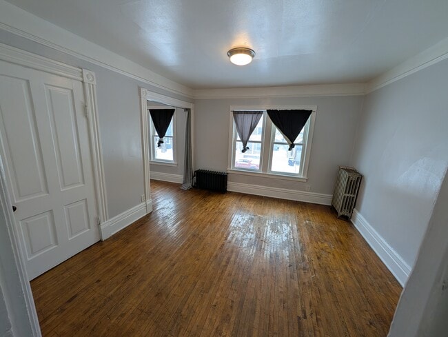 Building Photo - 2 bedroom 1 bath unit. Near downtown St Paul. On the busline