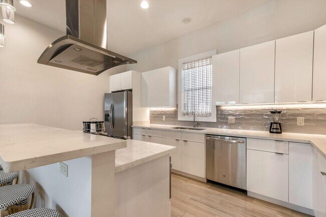 Building Photo - 3737 Bienville Ave