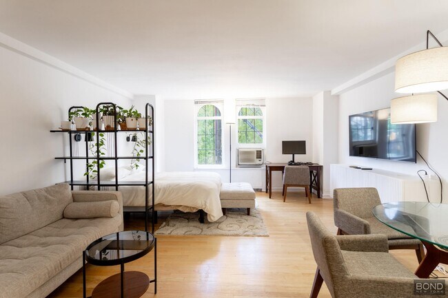 Primary Photo - 410 W 24 St