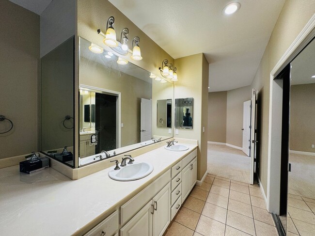 Building Photo - 3832 Carrera Ct