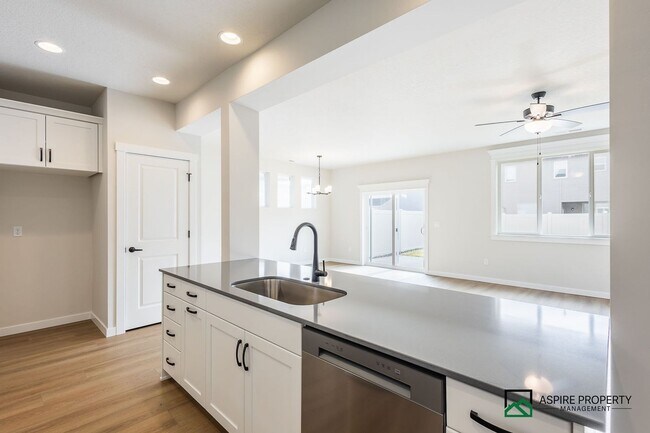 Building Photo - Brand New 4 Bed 3 Bath