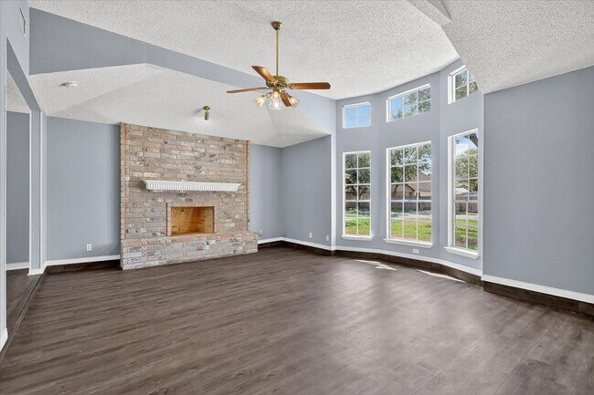 Building Photo - 6826 Holiday Ln