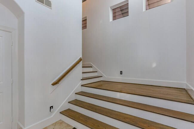 Building Photo - 306 Enid St