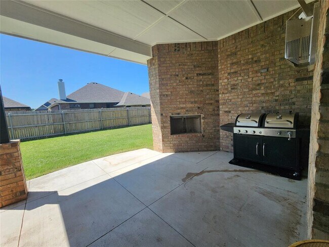 Building Photo - 16013 Dahlia Rd