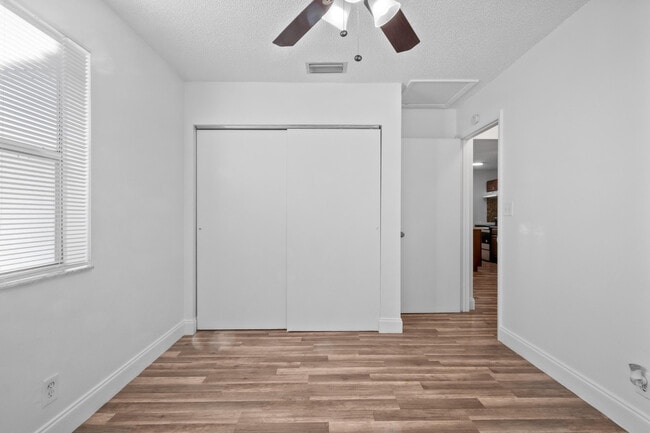 Building Photo - 818 NE 14th Pl