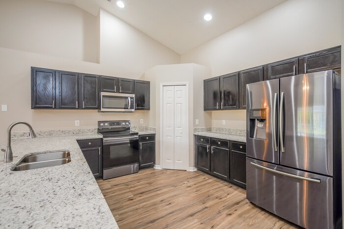 Building Photo - 669 Madrid Dr