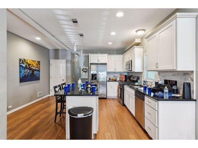 Building Photo - 3023 Dupont Ave S