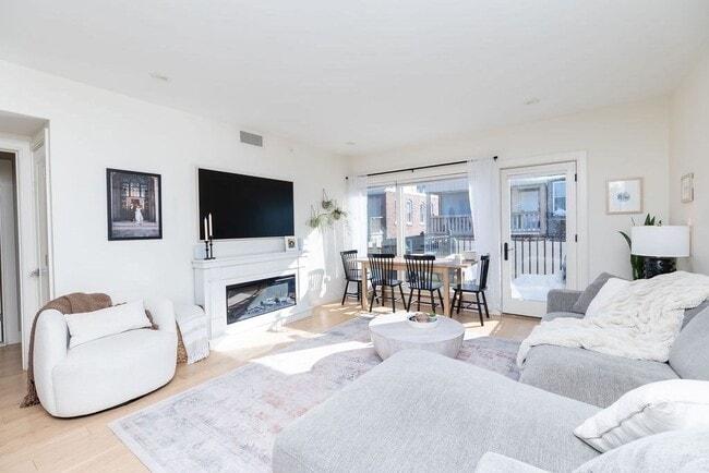 Building Photo - 69 Lubec St