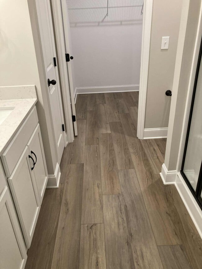 Building Photo - 434 Ronnie Drive SE