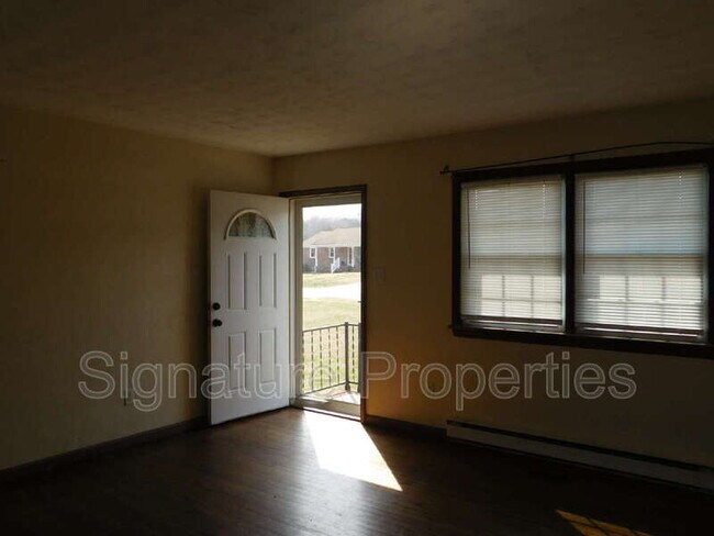 Building Photo - 13420 Crest Cir