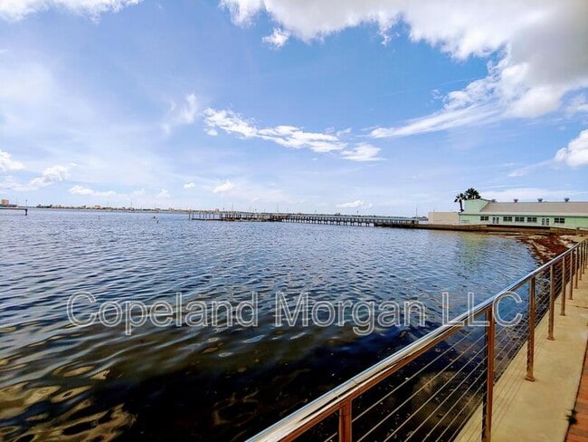 Building Photo - 2700 Miriam St S