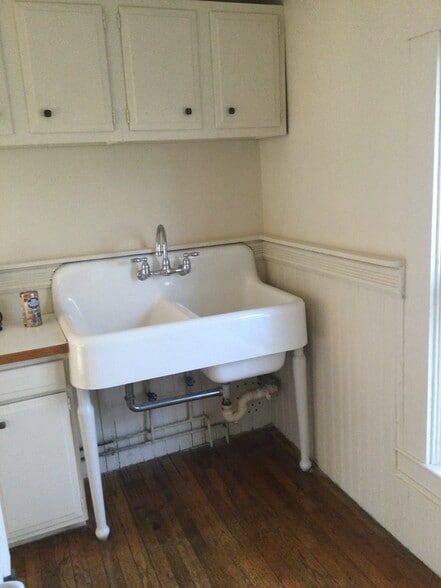 kitchen - 17 Linden St