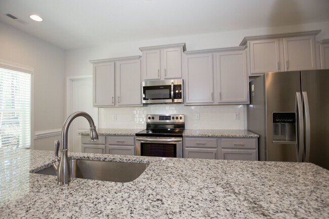 Building Photo - Charming 4 Bedroom Rental Home with Spacious Layout in Carthage, NC!
