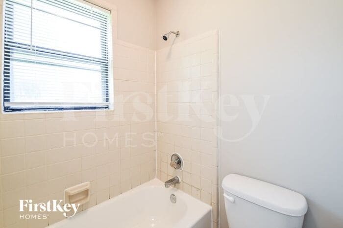 Building Photo - 5961 Wedgewood Cove