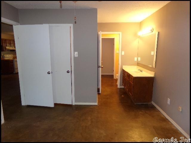 Building Photo - 49 Oak Forest Pl