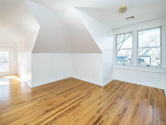 Building Photo - 26 Summit Ave