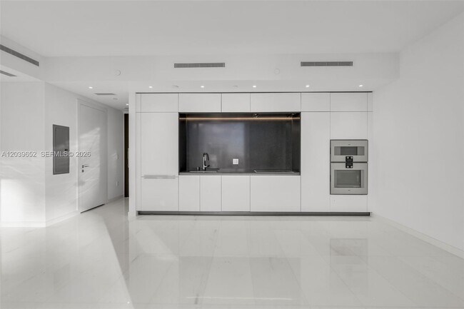 Building Photo - 300 Biscayne Blvd Way